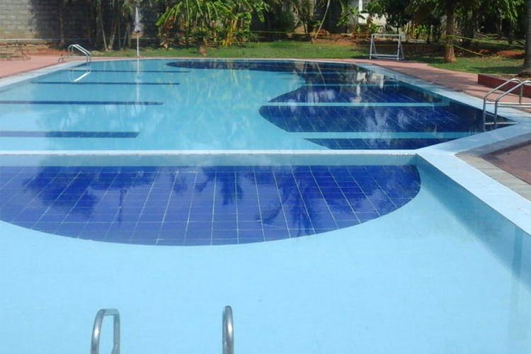 Swimming pool,Property,Leisure,Real estate,Leisure centre,Building,Glass,Water feature,Composite material,Rectangle
