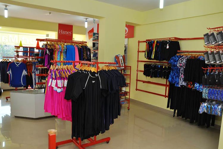 Boutique,Clothing,Outlet store,Retail,Building,Room,Fashion,Textile,Shopping,Footwear
