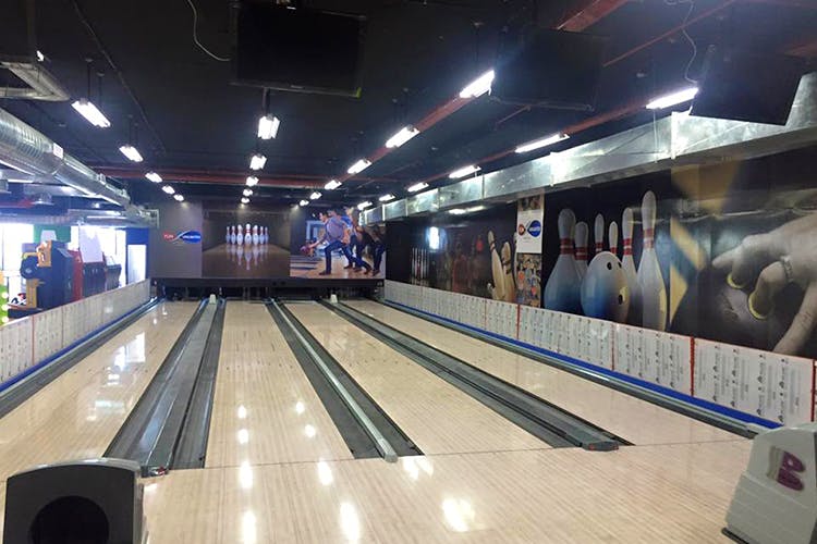 Bowling,Bowling pin,Ten-pin bowling,Bowling equipment,Leisure centre,Ball,Bowling ball,Duckpin bowling,Individual sports,Sport venue