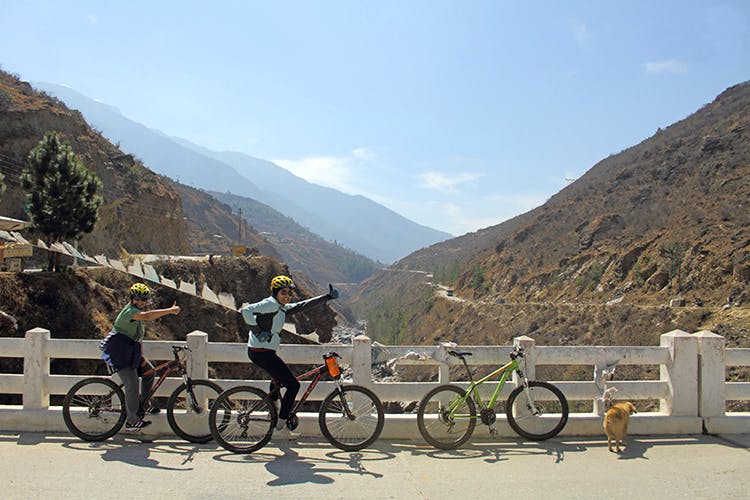 Bicycle,Cycling,Vehicle,Mountainous landforms,Road bicycle,Mode of transport,Mountain bike,Mountain,Mountain range,Recreation