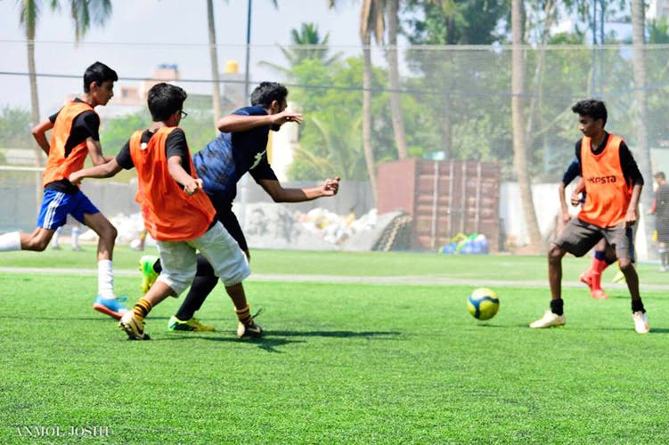 Player,Sports,Team sport,Ball game,Football,Football player,Sports equipment,Soccer,Ball,Tournament