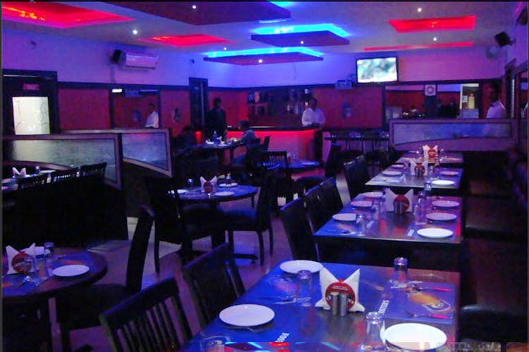 Nightclub,Lighting,Restaurant,Pub,Bar,Disco,Room,Function hall,Music venue,Building