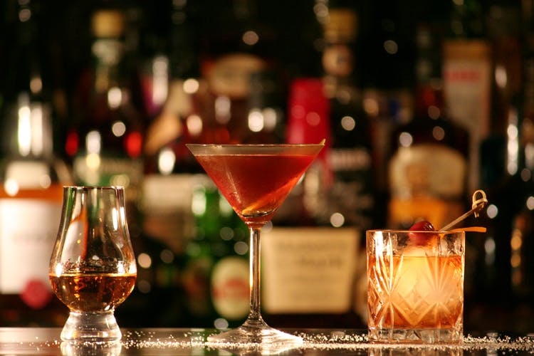 Drink,Alcoholic beverage,Alcohol,Distilled beverage,Liqueur,Bar,Classic cocktail,Manhattan,Cocktail,Wine cocktail