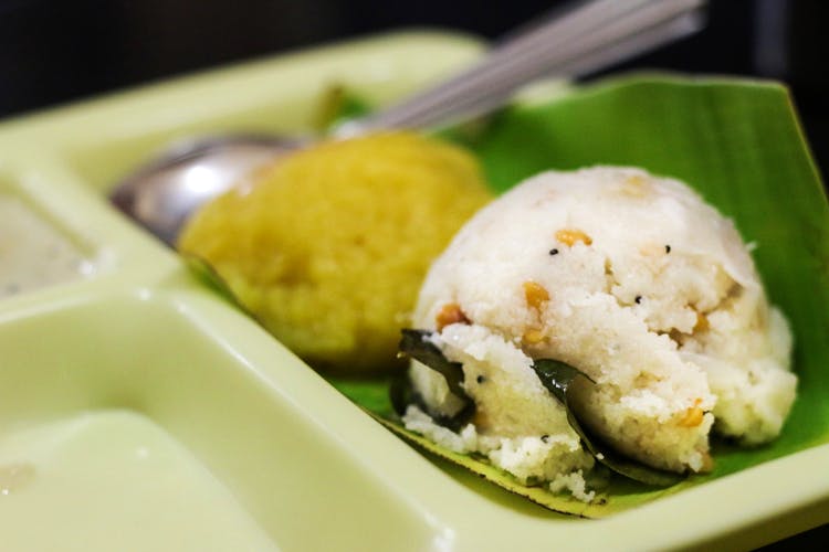 Dish,Food,Cuisine,Ingredient,Steamed rice,Comfort food,Rice,Rice ball,White rice,Staple food