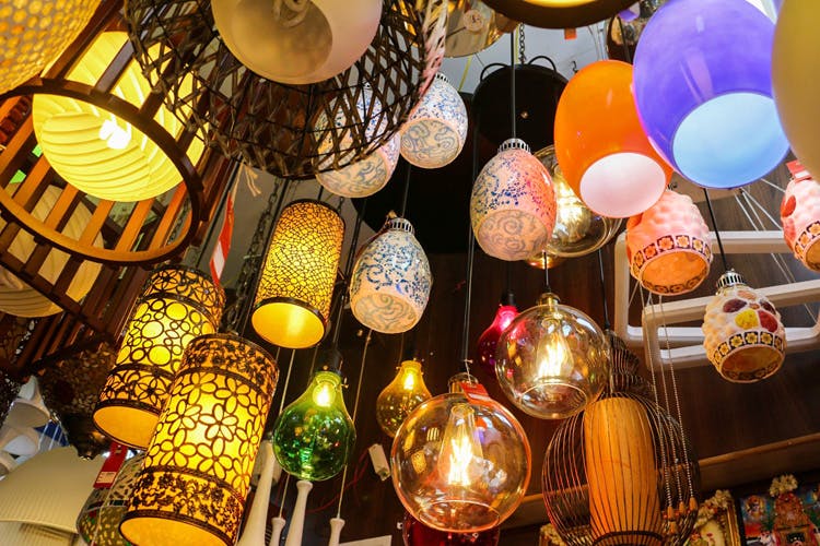 Lighting,Lamp,Public space,Lighting accessory,Human settlement,Lantern,Light fixture,Market,Bazaar,Lampshade