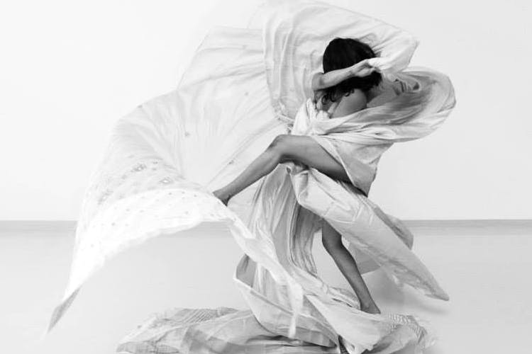 White,Black-and-white,Monochrome photography,Photography,Monochrome,Stock photography,Modern dance,Style