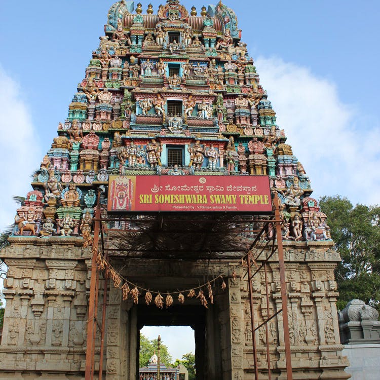 Hindu temple,Temple,Place of worship,Landmark,Historic site,Building,Architecture,Temple,Medieval architecture,Facade