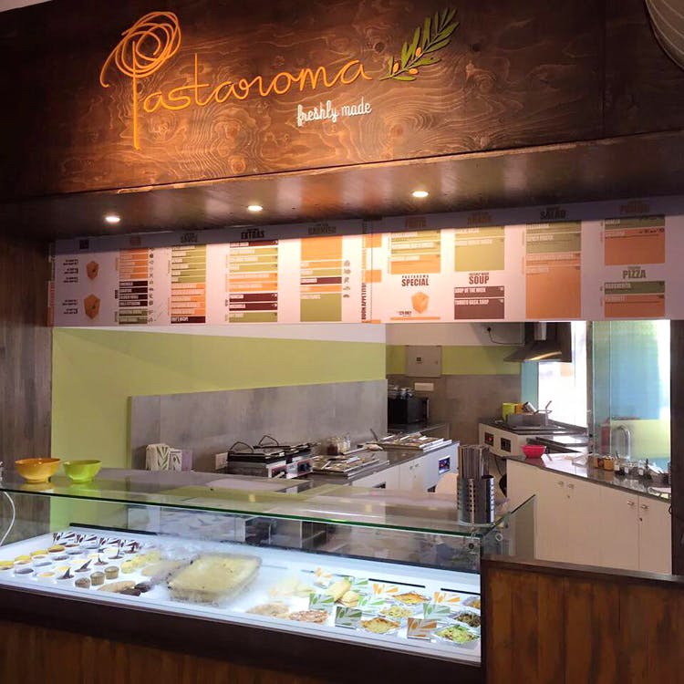 Bakery,Pâtisserie,Food,Food court,Building,Fast food restaurant,Interior design,Cuisine,Pastry,Restaurant