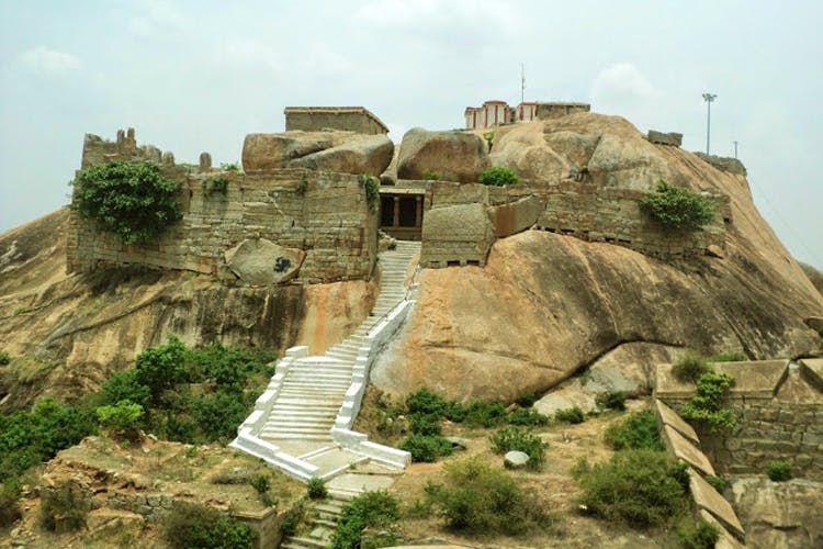 Archaeological site,Historic site,Outcrop,Wall,Fortification,Ruins,Ancient history,Landscape,Formation,Rock