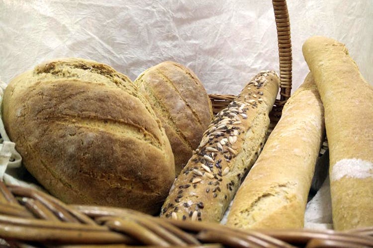 Bread,Hard dough bread,Baguette,Food,Gluten,Loaf,Sourdough,Rye bread,Biga,Cuisine