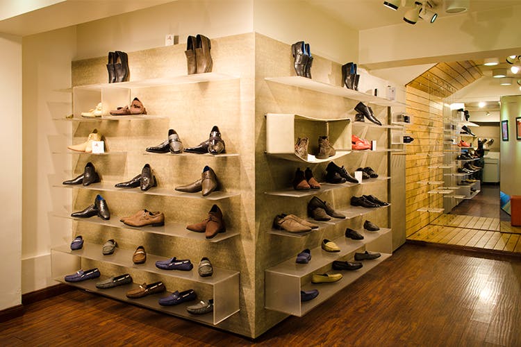 Shoe store,Display case,Footwear,Building,Eyewear,Shelf,Shoe,Interior design,Room,Collection