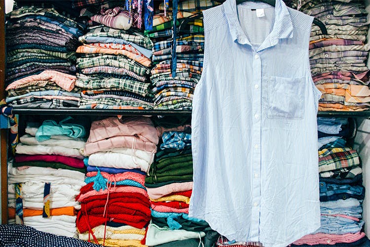 Clothing,T-shirt,Selling,Dress,Fashion,Textile,Clothes hanger,Shirt,Boutique,Bazaar