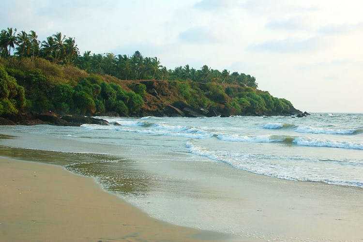 Body of water,Beach,Coast,Shore,Sea,Ocean,Coastal and oceanic landforms,Wave,Water,Wind wave