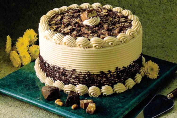 Cake,Food,Buttercream,Dessert,Chocolate cake,Cuisine,Torte,Dish,Cake decorating,Baking