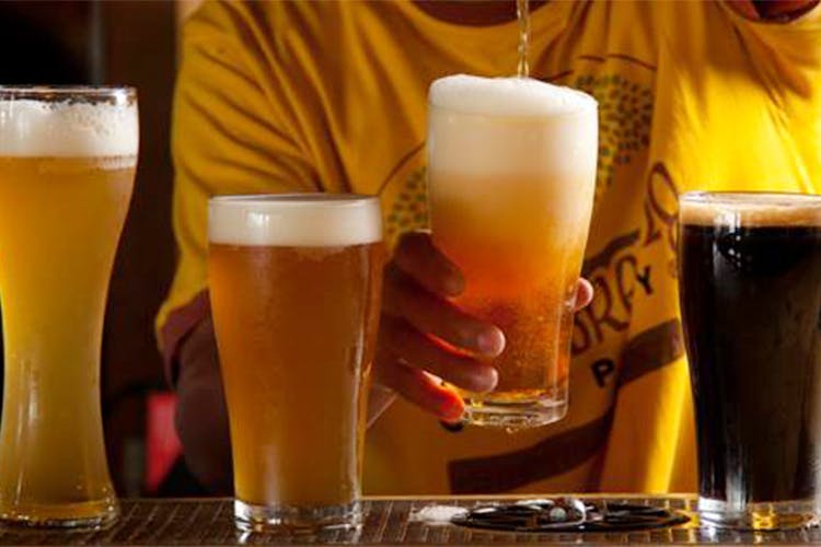 Beer glass,Drink,Beer,Alcoholic beverage,Pint glass,Lager,Distilled beverage,Wheat beer,Pint,Bia hơi