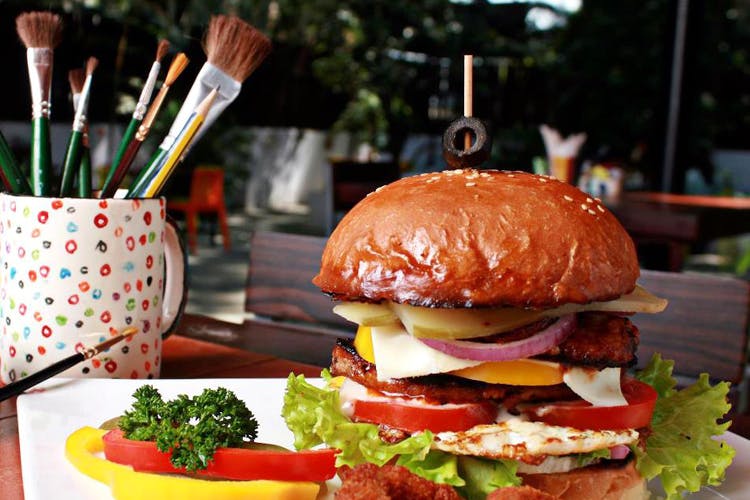Food,Hamburger,Junk food,Dish,Fast food,Cuisine,Cheeseburger,Veggie burger,Slider,Ingredient