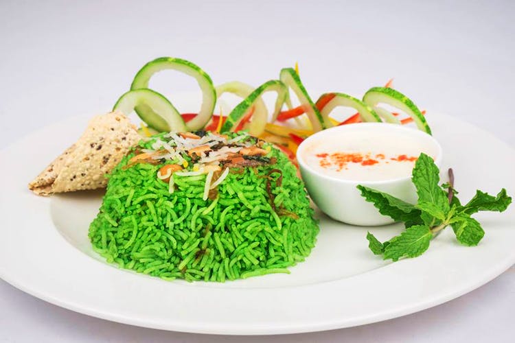 Dish,Food,Cuisine,Ingredient,Rice,Produce,Thai fried rice,Recipe,Vegetarian food,Nasi goreng