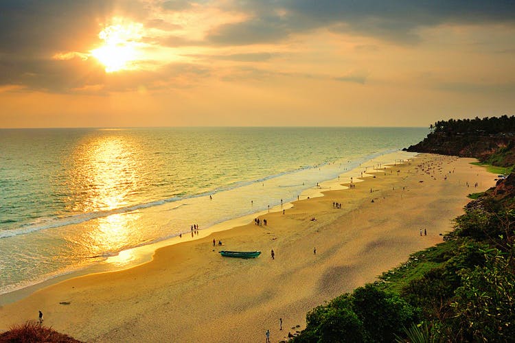 Body of water,Sky,Sea,Coast,Beach,Shore,Horizon,Ocean,Water,Morning