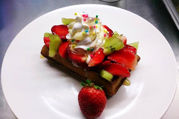 Dish,Food,Cuisine,Strawberry,Ingredient,Strawberries,Whipped cream,Dessert,Produce,Frozen dessert