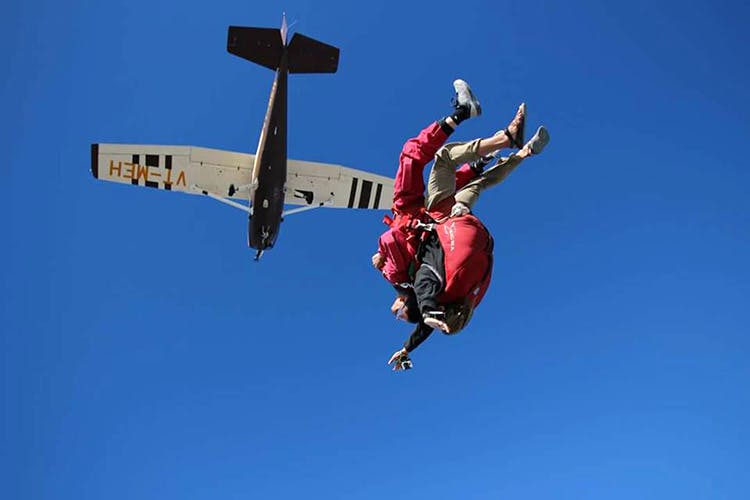 Air sports,Extreme sport,Parachuting,Jumping,Flip (acrobatic),Sky,Fun,Windsports,Stunt performer,Sports