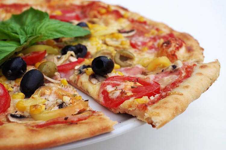 Dish,Pizza,Food,Cuisine,Pizza cheese,California-style pizza,Ingredient,Flatbread,Sicilian pizza,Fast food