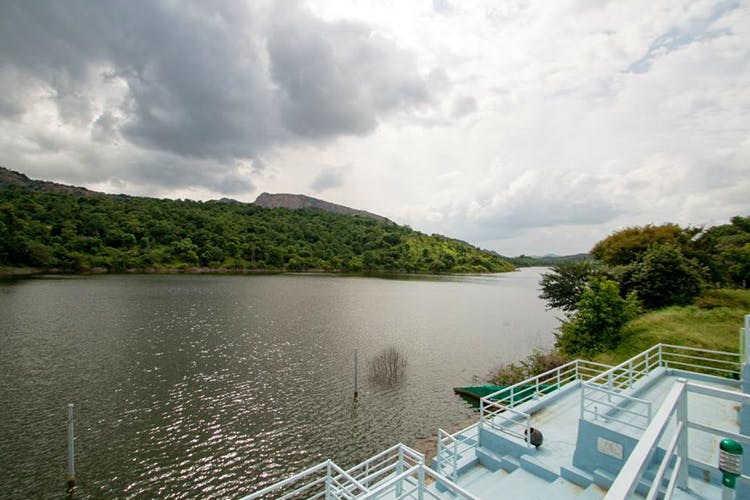 Body of water,Water resources,Water,Reservoir,Nature,Lake,Sky,Highland,River,Loch