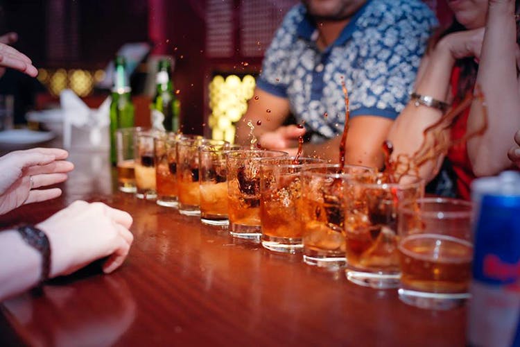 Alcohol,Drink,Alcoholic beverage,Fun,Beer,Distilled beverage,Bar,Liqueur,Games,Bia hơi