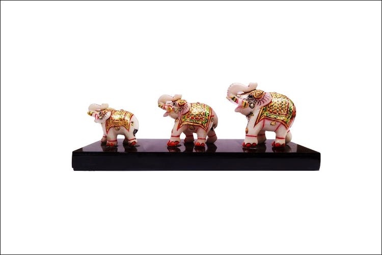Figurine,Elephant,Animal figure,Statue,Elephants and Mammoths,Bookend,Toy