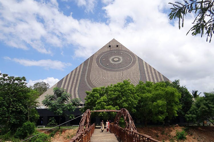 Landmark,Pyramid,Monument,Historic site,Ancient history,Architecture,Sky,Building,Archaeological site,Tourist attraction