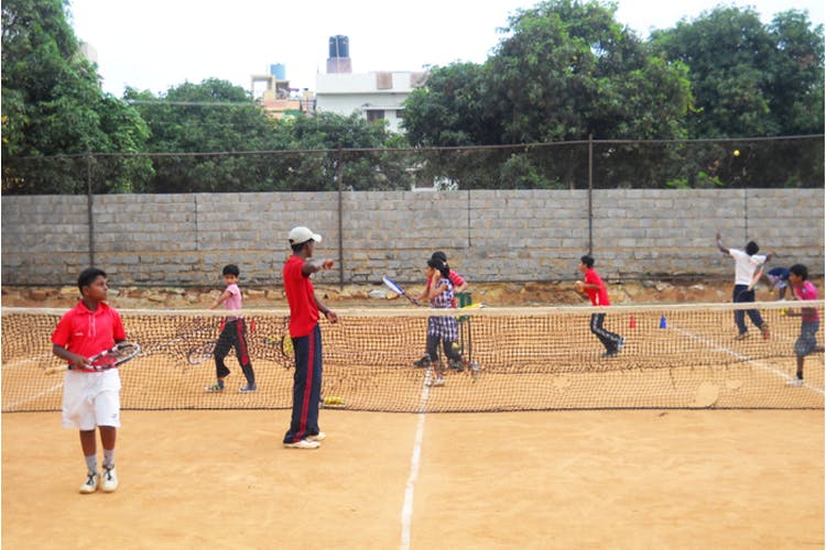Sports,Tennis,Soft tennis,Ball badminton,Racquet sport,Ball game,Net,Leisure,Sports equipment,Net sports