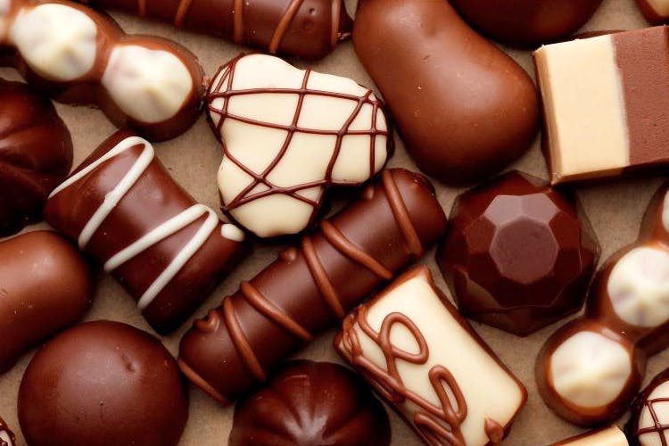 Giri choco,Chocolate,Bonbon,Food,Honmei choco,Chocolate truffle,Confectionery,Praline,Sweetness,Chocolate-coated peanut