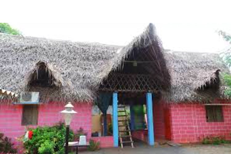 Thatching,Property,Hut,Cottage,Building,House,Roof,Rural area,Home,Village