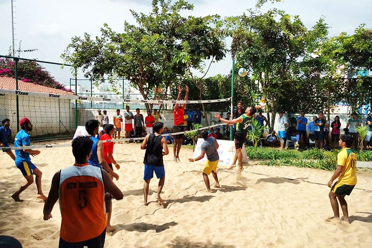 Volleyball,Net sports,Sports,Team sport,Beach volleyball,Ball game,Ball badminton,Fun,Leisure,Adaptation