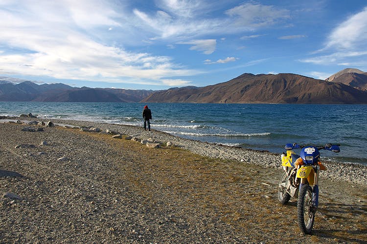 Sky,Bicycle,Mountain,Cycling,Mountain bike,Coast,Vehicle,Mountain range,Sea,Cloud
