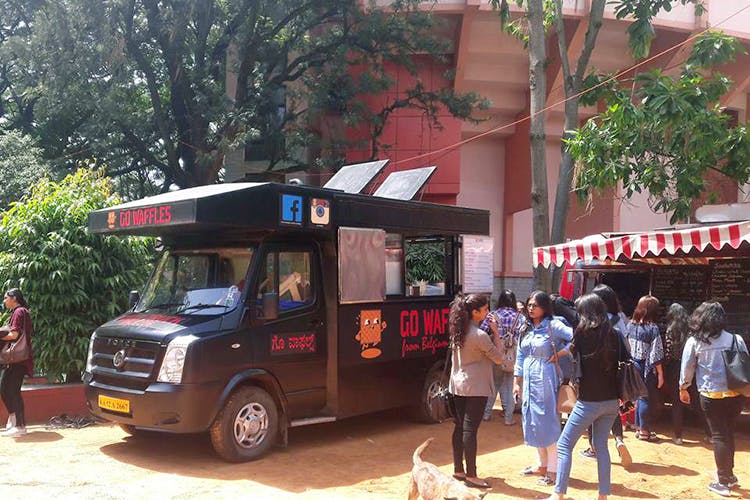 Transport,Vehicle,Mode of transport,Car,Food truck,Truck,Commercial vehicle,Street