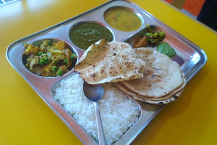 Dish,Food,Cuisine,Ingredient,Meal,Lunch,Indian cuisine,Chapati,Staple food,Roti