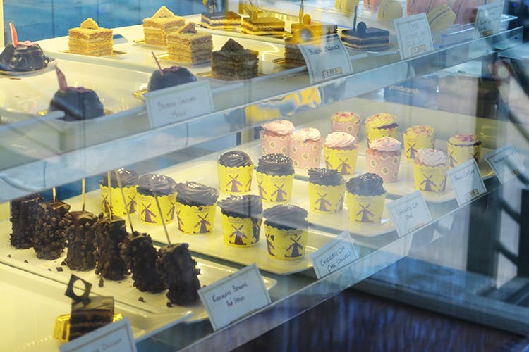 Yellow,Pâtisserie,Food,Architecture,Pastry,Frozen dessert,Dessert,Sweetness,Bakery,Cuisine