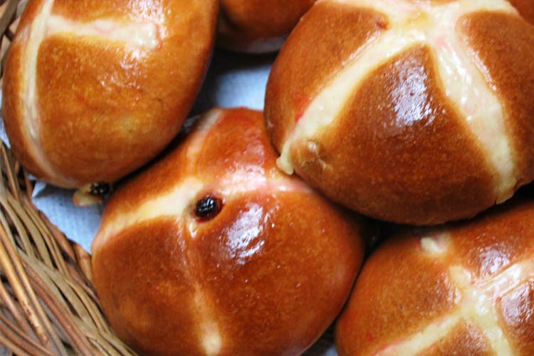 Bread,Food,Hot cross bun,Bun,Baked goods,Dish,Cuisine,Ingredient,Lye roll,Bread roll