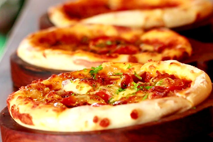 Dish,Food,Cuisine,Ingredient,Pizza,Flatbread,Fast food,Pizza cheese,Italian food,Produce
