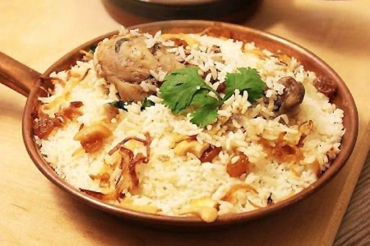 Dish,Food,Spiced rice,Cuisine,Steamed rice,Ingredient,White rice,Rice,Takikomi gohan,Produce