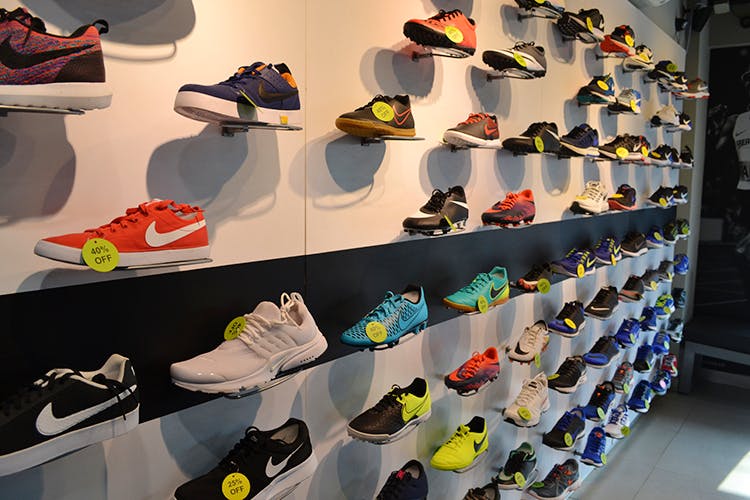 nike shoe outlet store near me