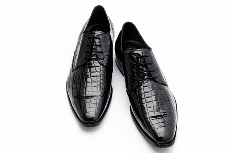 Footwear,White,Black,Shoe,Dress shoe,Oxford shoe,Leather,Plimsoll shoe,Sneakers,Athletic shoe