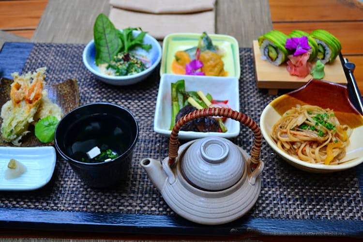 Dish,Food,Cuisine,Meal,Lunch,Ingredient,Comfort food,Kaiseki,Brunch,Breakfast