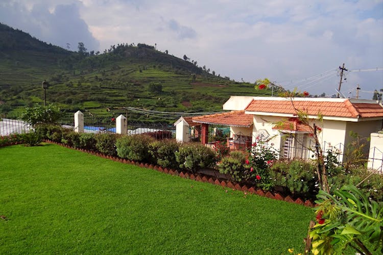 Property,Hill station,House,Land lot,Grass,Rural area,Home,Building,Landscape,Real estate