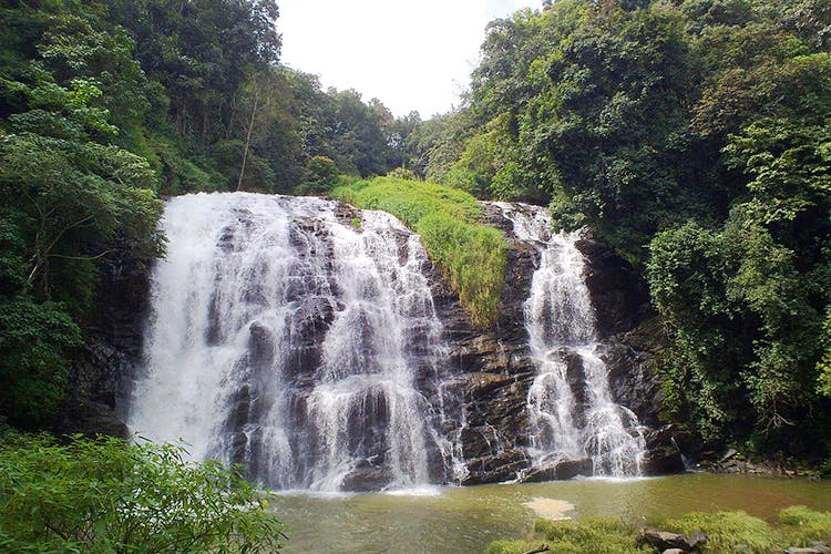 Waterfall,Water resources,Body of water,Natural landscape,Water,Nature,Nature reserve,Watercourse,Vegetation,Chute