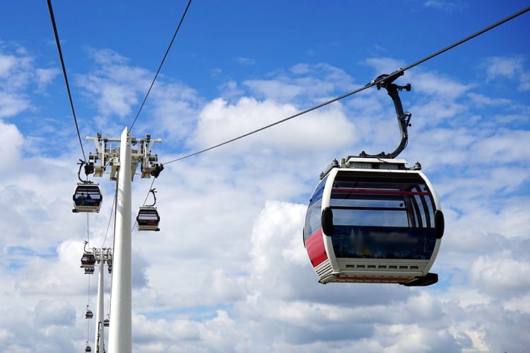 Cable car,Cable car,Sky,Transport,Vehicle,Mode of transport,Public utility,Electricity