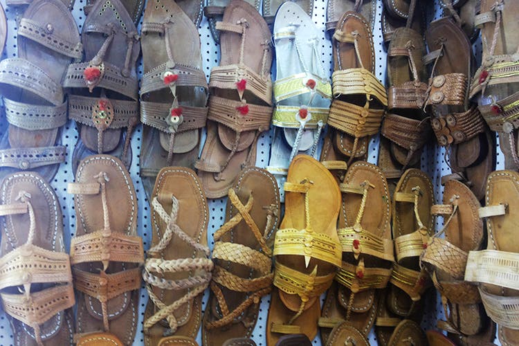 kolhapuri mojari chappal