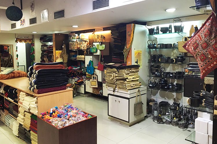 Building,Retail,Outlet store,Boutique,Interior design,Shopping mall,Shopping,Fashion accessory,Convenience store