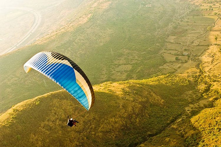 Paragliding,Air sports,Parachute,Parachuting,Windsports,Sky,Aerial photography,Extreme sport,Landscape,Air travel