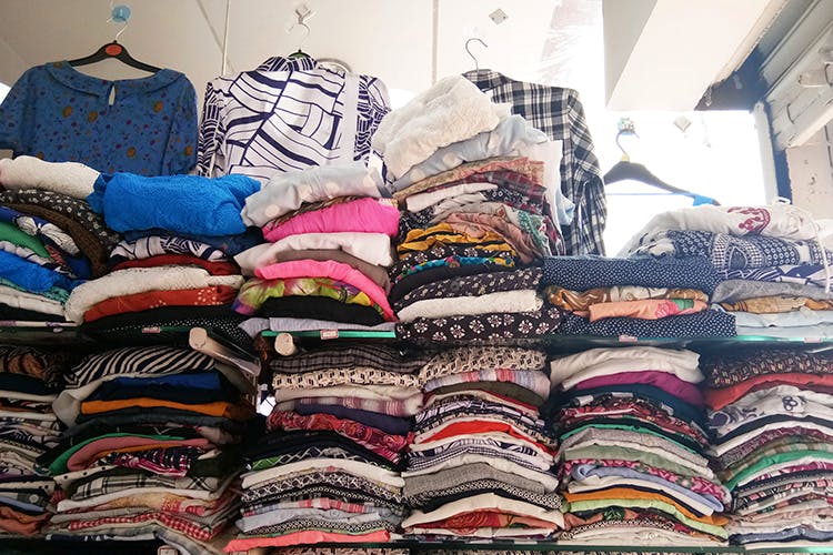 T-shirt,Textile,Wool,Room,Linens,Shirt,Furniture,Pattern,Market,Sweater